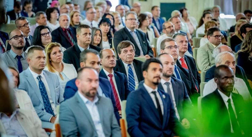 Átadták a Miskolci Egyetem kitüntetéseit az ünnepi szenátusülésen, íme a díjazottak listája! - fotókkal, videóval