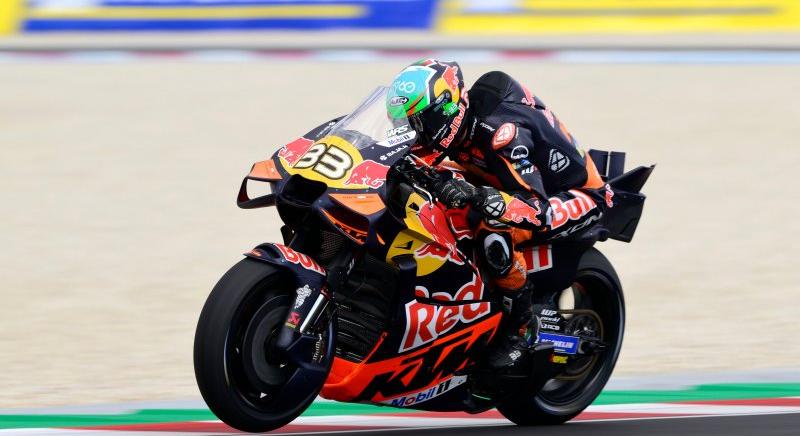 MotoGP: Kettős KTM-vezetés pénteken Barcelonában, Bagnaia csak a 21.