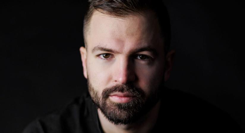 SzínészTempó: Mindig is egy kicsit alter csávó voltam – Béhr Márton, a Varázsfurulya előtt (EXKLUZÍV INTERJÚFOTÓK)