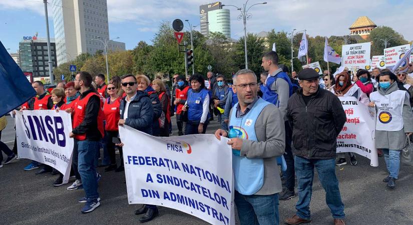 Közigazgatási reform: nyugdíjazási hullám okozta bénulástól tart a szakszervezet