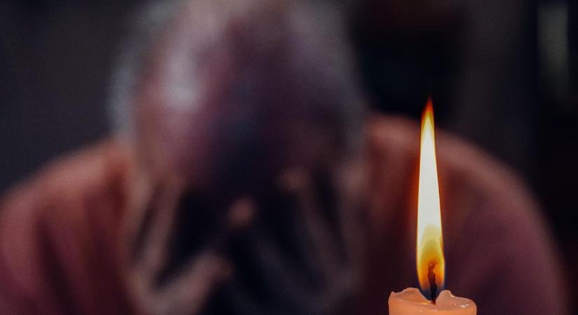„Én vagyok az Isten!” – horror Soroksáron: fiú szúrta halálra anyját, sokkolóval fogták el