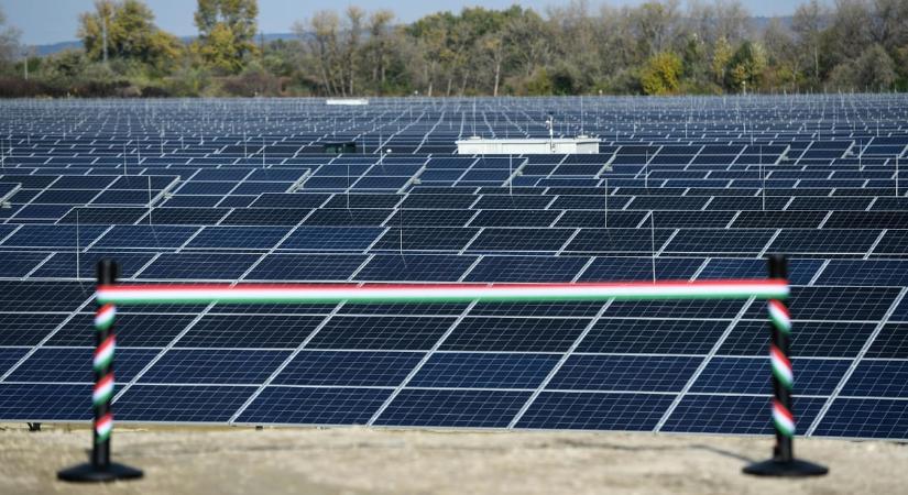 Annyi energiát bukhatunk a túlhevülő napelemeken a jövő forró nyarain, amennyit Pakson is másfél napig tartana megtermelni