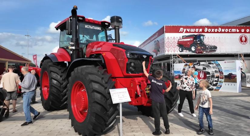 Földrengés a traktorpiacon: bemutatkozott a Belarus Titan 5425 VIDEÓ