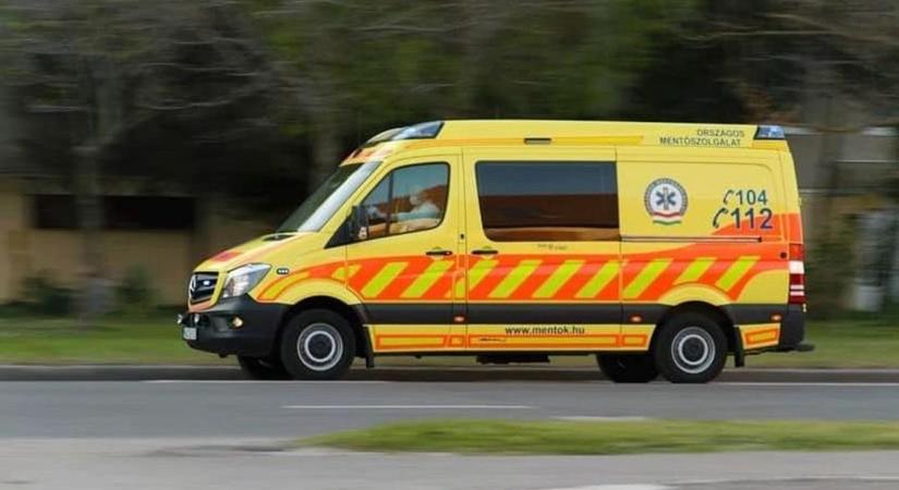Motorossal ütközött egy személykocsi a 71-esen
