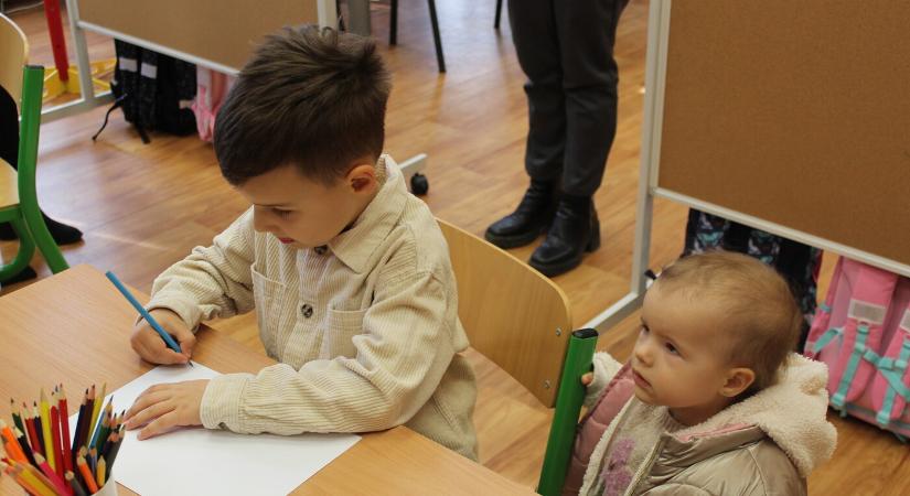 Érsekújvári tanévkezdés a számok tükrében – 402 elsős kezdte meg az iskolát