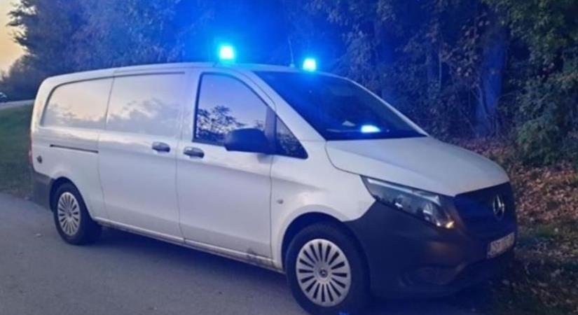 Rendőrségi akció: emberi maradványokat találhattak a házi szennyvízgyűjtőben
