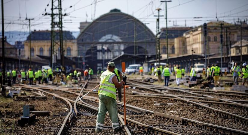 Fotógaléria: mindent megmutatott a MÁV a Keleti pályaudvarról – most megnézheti, hogy halad a felújítás