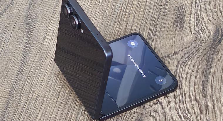Az Apple-t cikiző Samsung nem is piacvezető a hajtogatható mobilok szegmensében