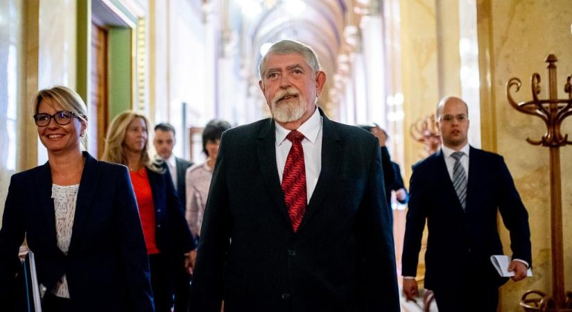 A kórháztól a kormányig – A 75 évesen elhunyt Kásler Miklós élete képekben