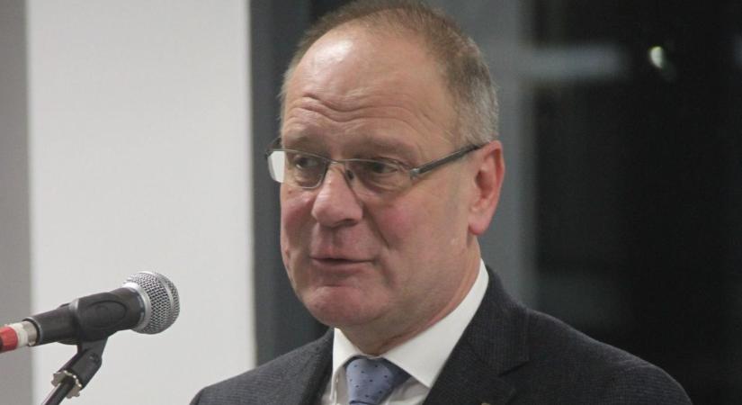 Navracsics Tibor: Ez nyílt fenyegetés a polgármestereknek