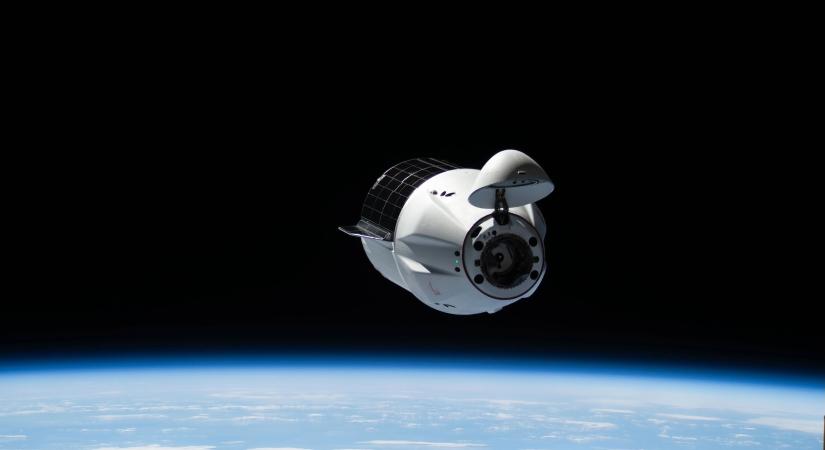 A SpaceX Dragon űrkapszulája módosította a Nemzetközi Űrállomás helyzetét