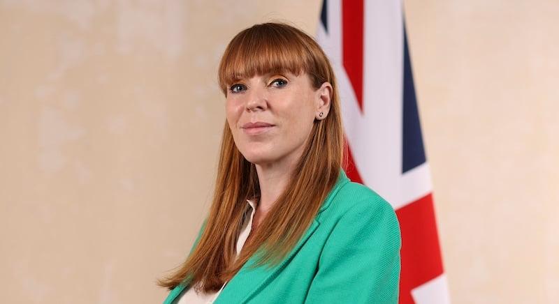 Lemondott posztjáról a brit miniszterelnök-helyettes