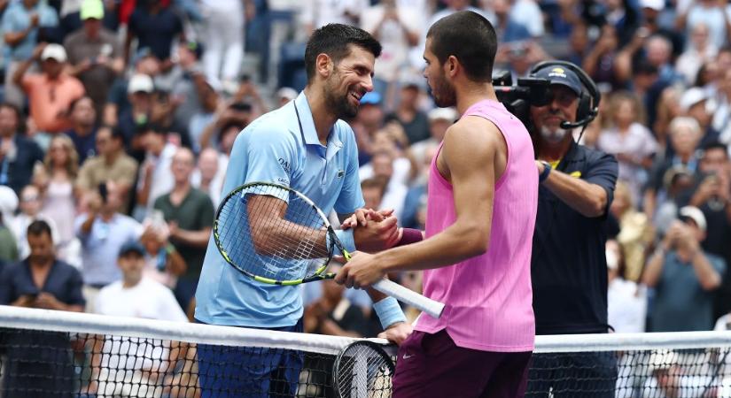 Carlos Alcaraz először verte meg Novak Djokovicot kemény borításon