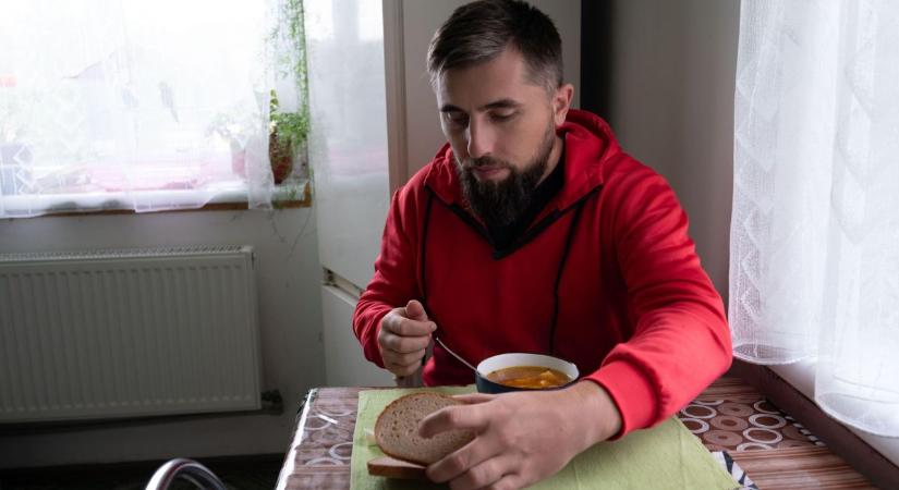Megkóstolta a magyarok nagy kedvencét egy külföldi zabagép, már az első falatnál szigorú ítéletet mondott