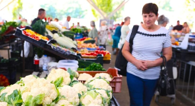 Szóló szőlő, mosolygó alma, csengő barack – mesés a kínálat a Búza téri piacon ( fotók, videó)