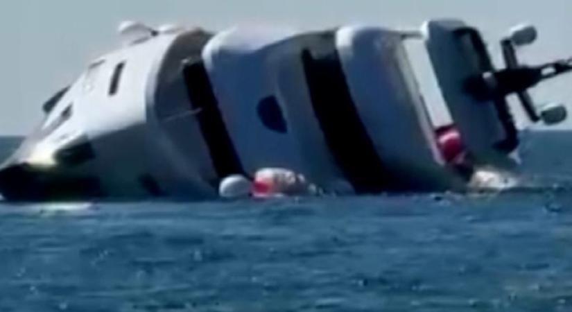 Percekkel a vízrebocsátását követően elsüllyedt egy luxusyacht – videó