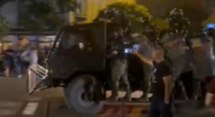 „Soha nem látott mértékben alkalmazott a rendőrség vegyi eszközöket és sokkoló gránátokat”