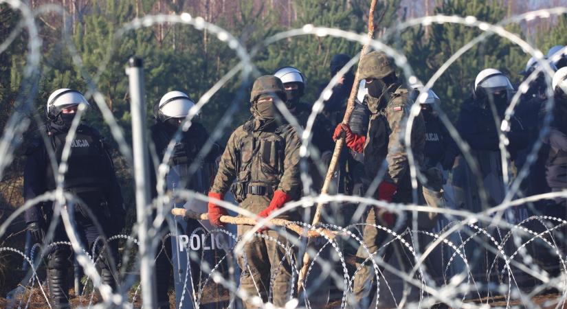 Letartóztattak egy lengyel papot, akinél megtalálták egy titkos hadgyakorlat terveit