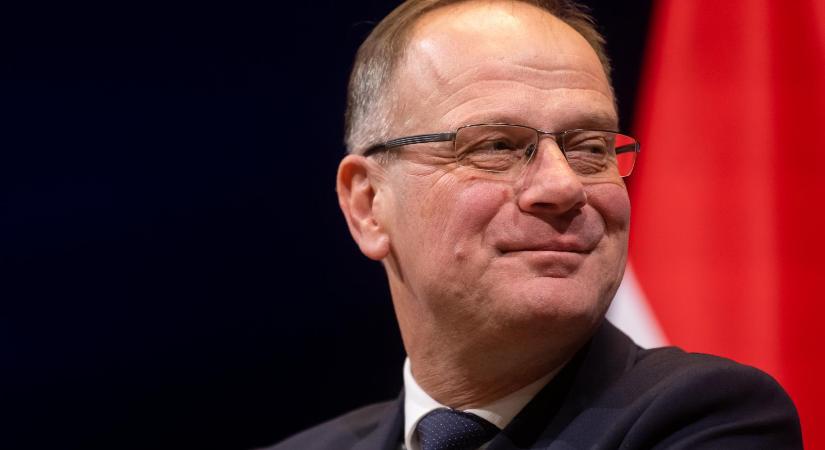 Navracsics Tibor indul 2026-ban, de most sem akar a Fidesz-KDNP listáján szerepelni