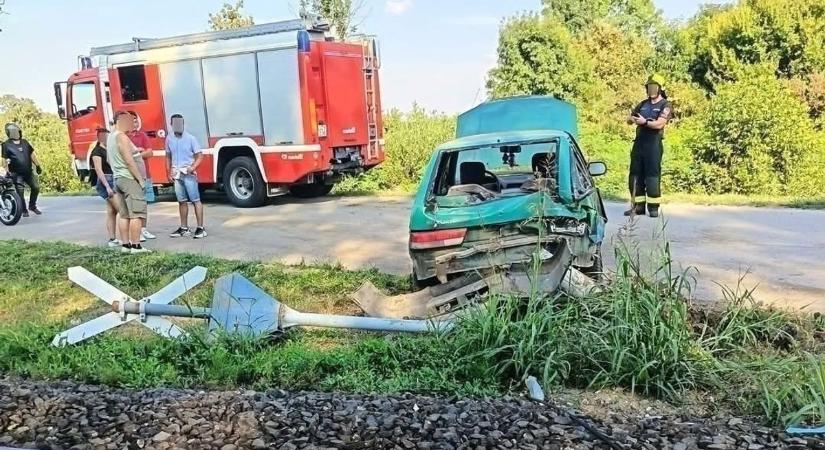 Rendkívüli: vonatbaleset történt Baranyában  nem figyelt a Suzuki sofőrje