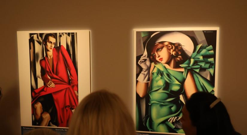 Dollármilliókat érnek festményei, és egy vulkánban nyugszik – ki volt Tamara Lempicka, akinek a REÖK-ben nyílt kiállítása?