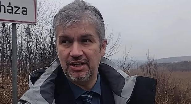 Ez Hadházy Ákos eredeti foglalkozása, bejelentette a visszatérését