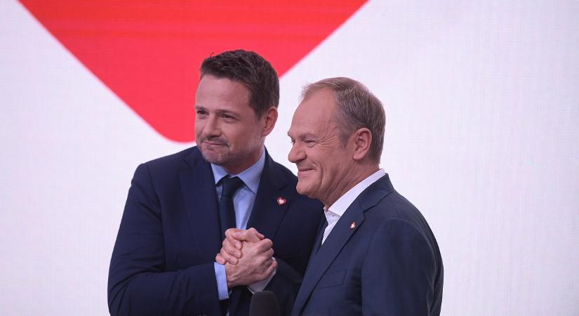 A lengyelek elindultak a lejtőn – Negatívra rontotta a lengyel államadósosztályzat kilátását a Fitch