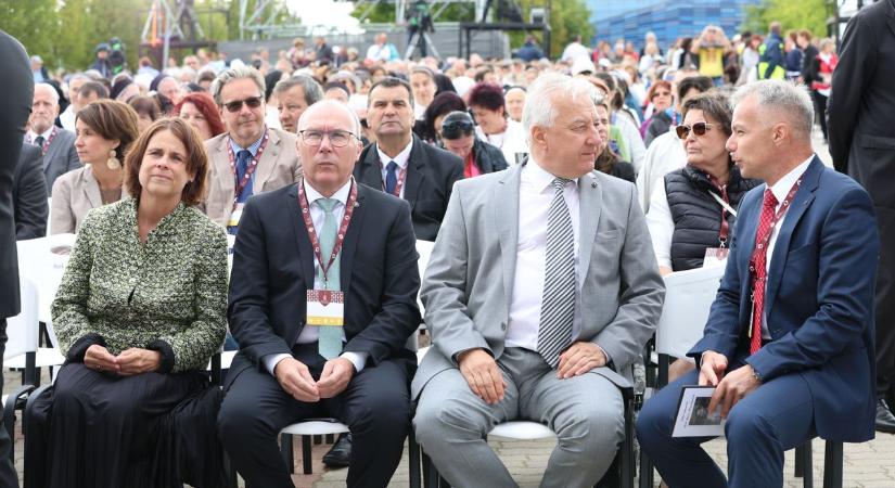 Elöljárók Bódi Mária Magdolna boldoggá avatásán