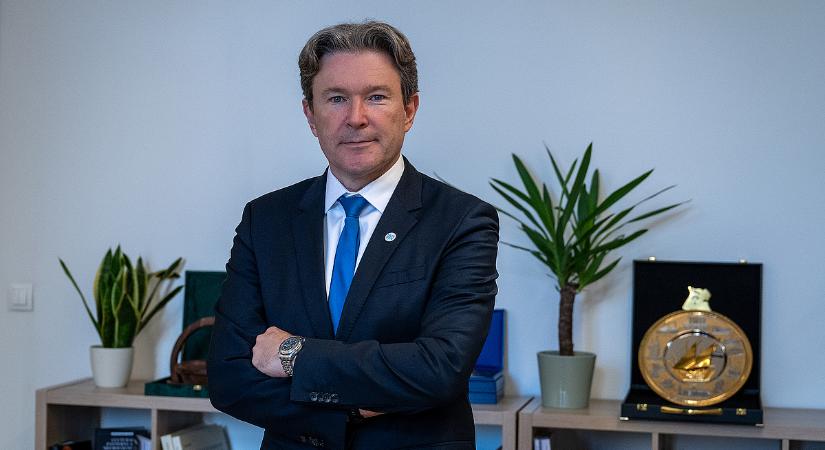 Jakab Roland: Olyan környezetet teremtünk, ahol a kutatók itthon valósíthatják meg az álmaikat
