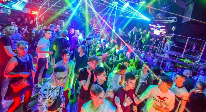 TikTok-őrület: terjed a koffeines tasak – dr. Zacher Gábor szerint veszélyes játék