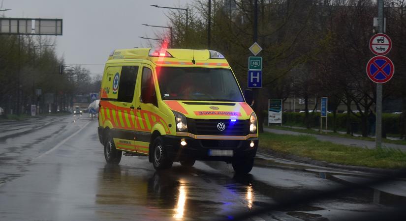 Börtönre ítélték a mentősökre támadó férfit