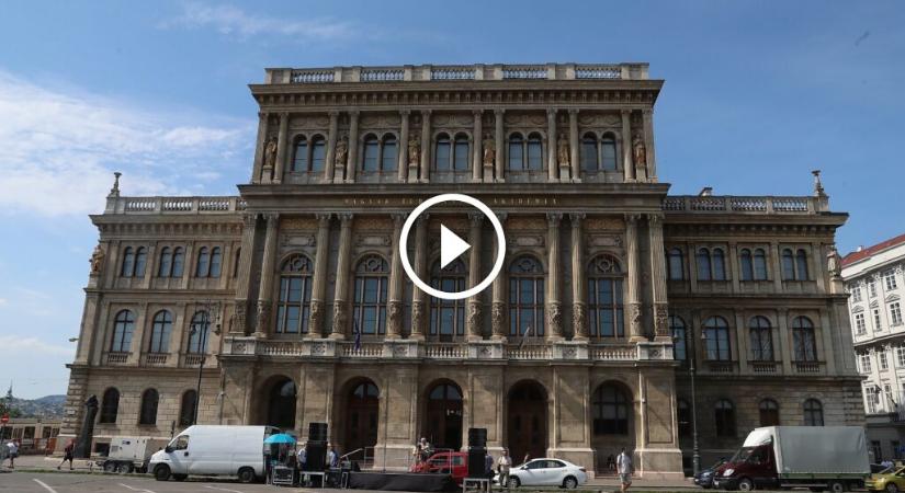Visszavág az akadémia: kiáll az elnök a két megvádolt tudósa mellett