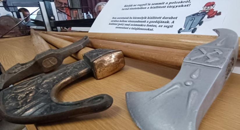 Bányászati kiállítás nyílt, személyes tárgyakból, emlékekből
