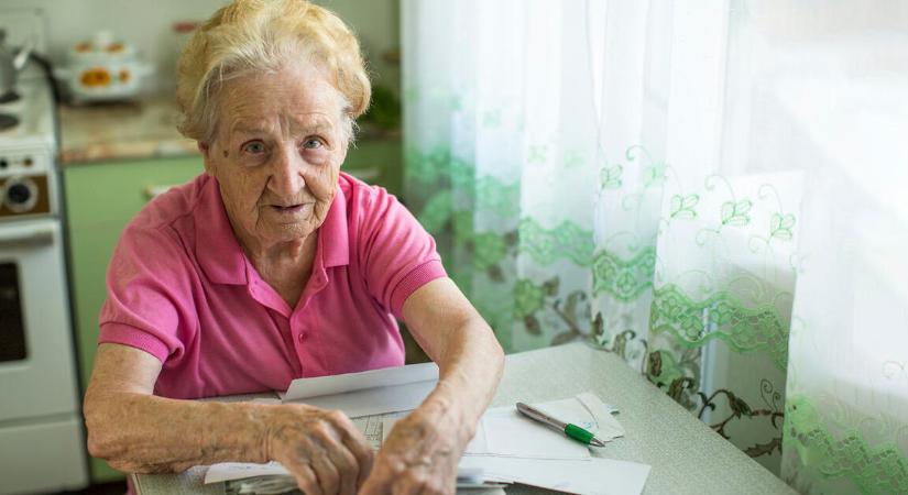 Elszámolta magát a kormány, így több tízezer forintot kell fizetnie a nyugdíjasoknak
