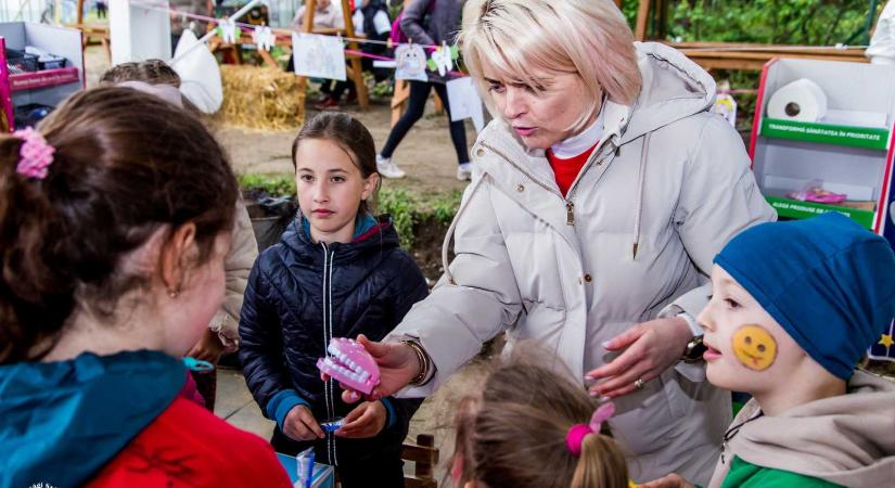 „A mosoly az egészség tükre” – Csóka Erzsébet fogorvos 13 éve gondoskodik a szilágysági páciensekről