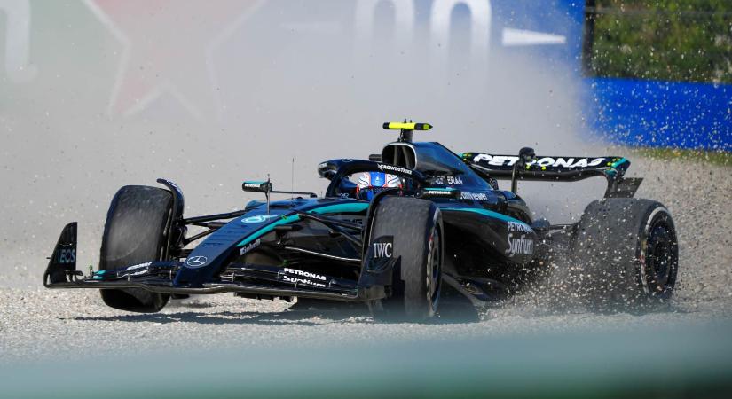 F1: Tényleg a hajukat tépik a Mercedesnél