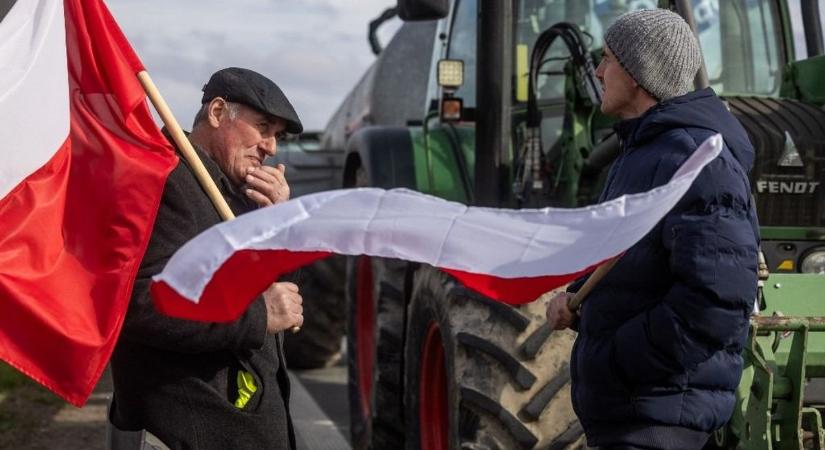 Valami készül: lengyel gazdák foglaltak el egy ukrán határátkelőt