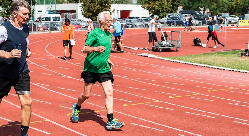 Rajthoz állt a 98 éves Gyula bácsi, akinek a nevét szinte mindannyian ismerjük