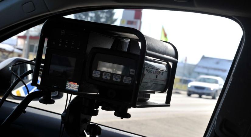 Hoppá: civil autóból mérte be a traffipax 180-nal a motorost, hiába dühöngött