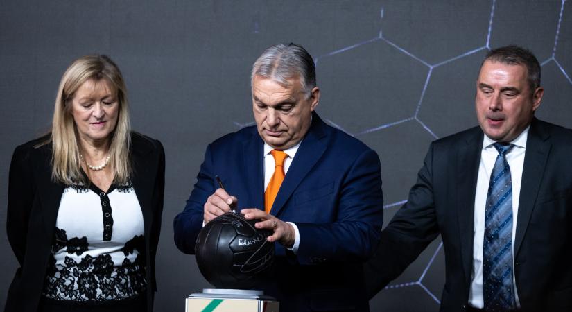 Orbán Viktor és Orbán Balázs is Dublinban nézi az ír-magyar vb-selejtezőt