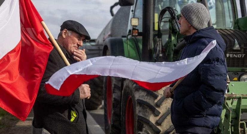 Lengyel gazdák foglaltak el egy ukrán határátkelőt
