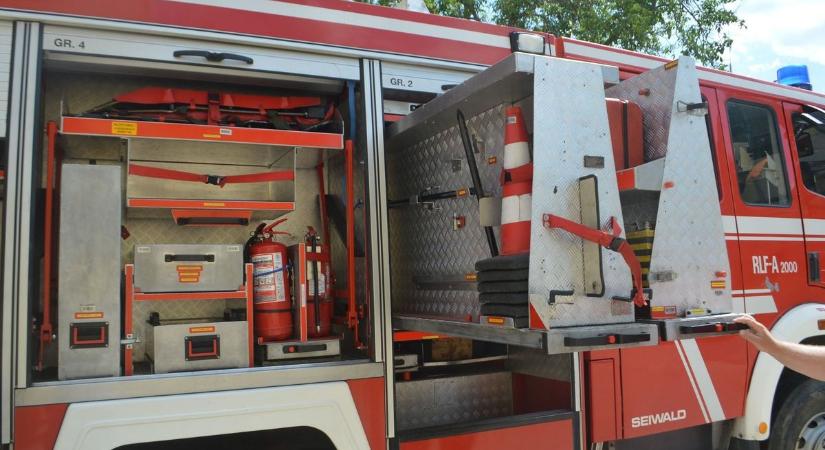 Új autóval és számos fontos felszereléssel bővültek a földvári tűzoltók – galériával