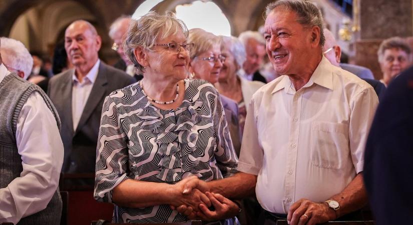 Szentmise Győrben a jubiláns házaspároknak - fotók