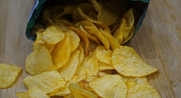 Egy zacskó chips mentette meg egy északír nő életét