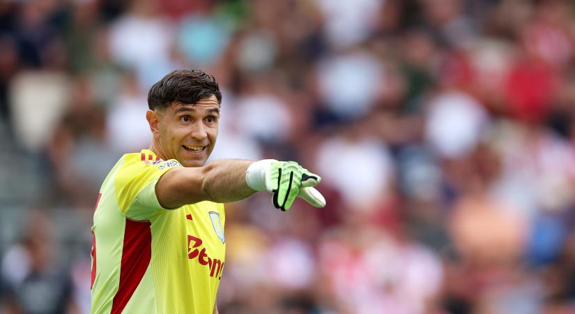 Az Aston Villa „feladta a labdát” Emi Martíneznek