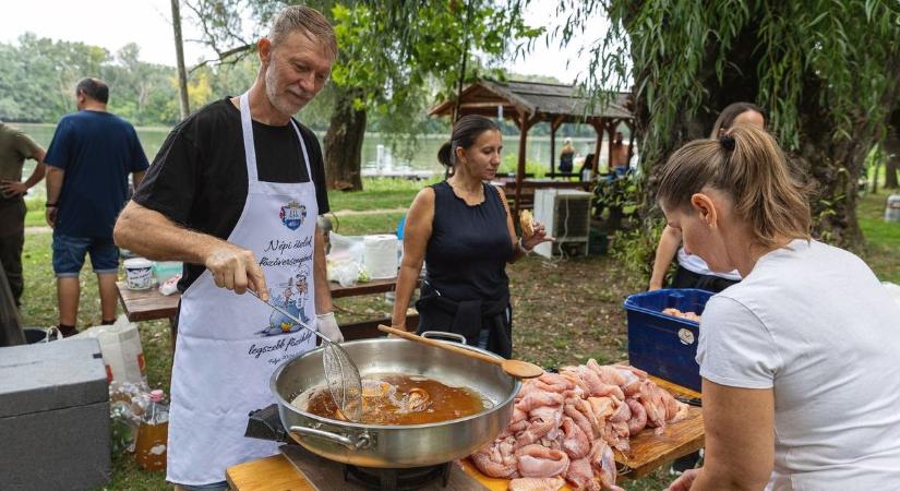 Ennél harcsapaprikásabb nem lehetett volna a hangulat a tiszacsegei fesztiválon – fotókkal, videóval