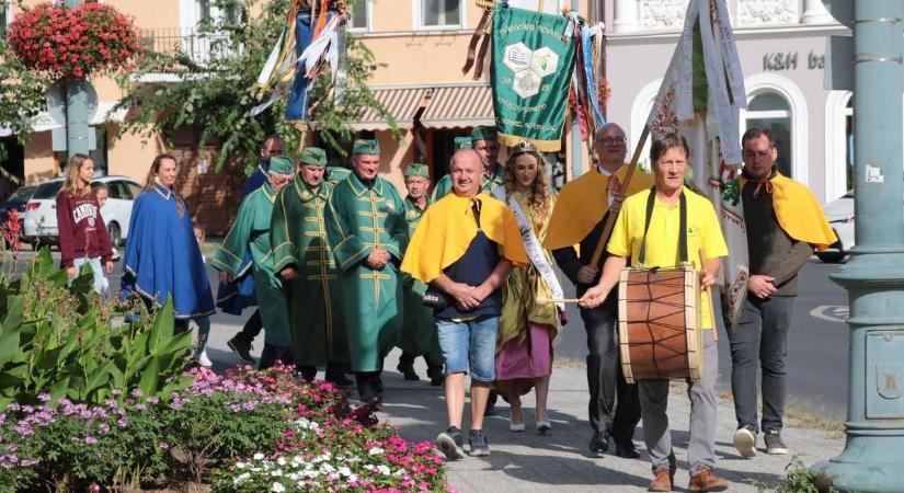 Magyarország mézkirálynője is ott volt a 17. Sárvári Méhésznapon - fotók