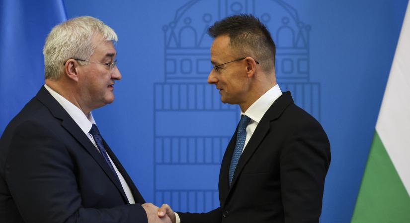 Az ukrán külügyminiszter meghívta Szijjártó Pétert