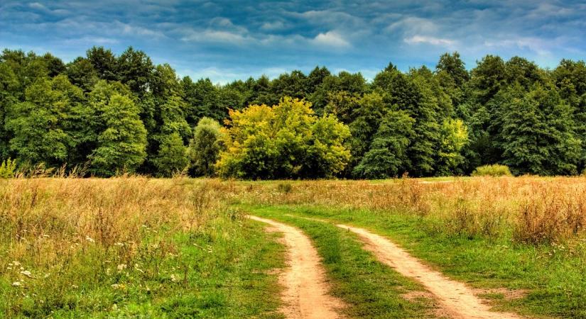 Az időjárás nem nézi a naptárt – marad a meleg