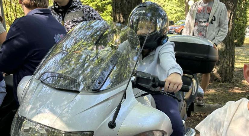 Édesanyja veséjével lett aranyérmes úszó Dani - ezt üzeni a bajnok, aki 5 évesen kezdte újra az életét